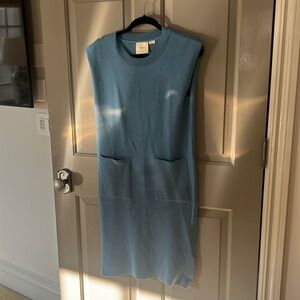 Blue sweatshirt dress. Padded sleeves.